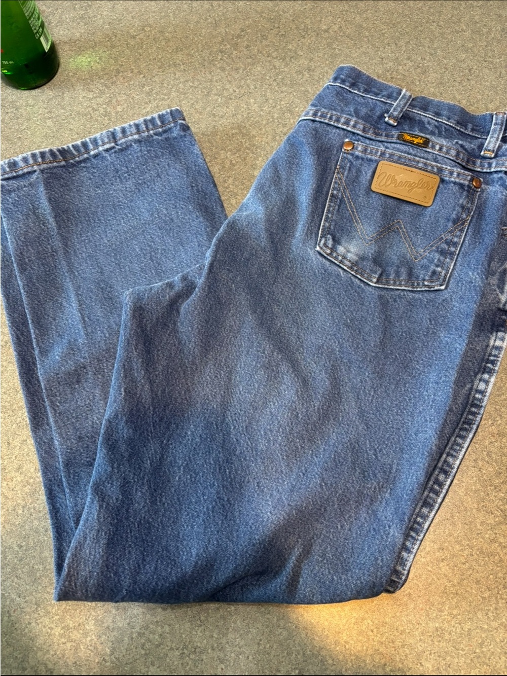 Wrangler Straight-Leg Classic Dark Blue Denim Jeans